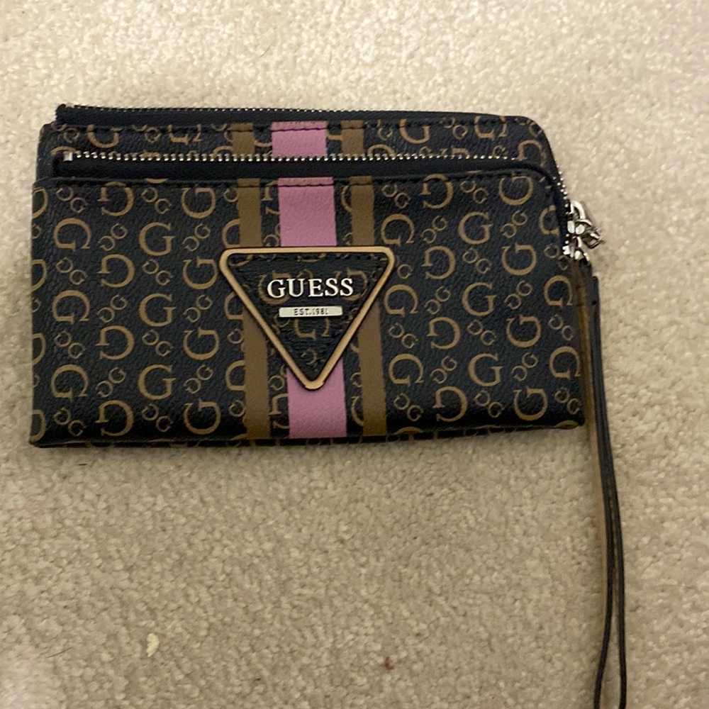 Guess clutch